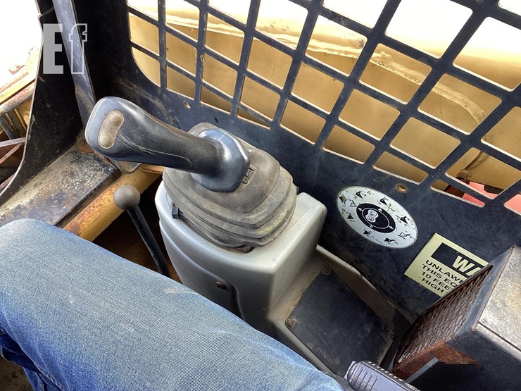 2000-caterpillar-216-image-14