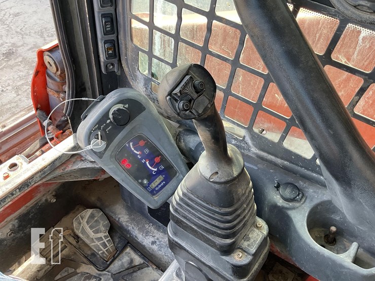 2021-kubota-ssv65-image-14