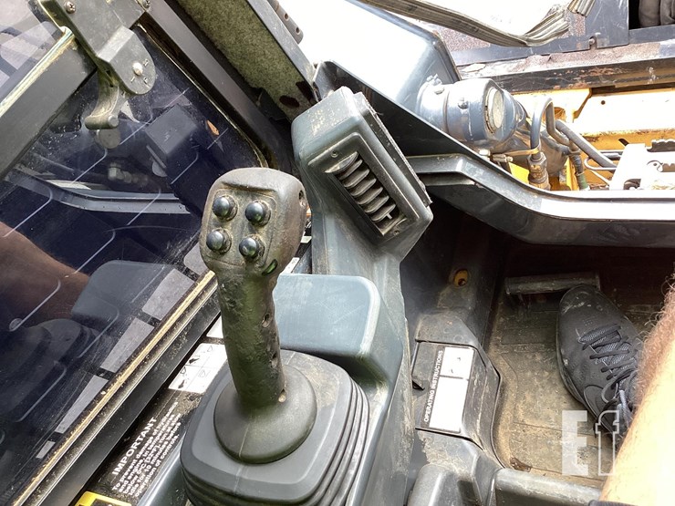 2020-deere-331g-image-15