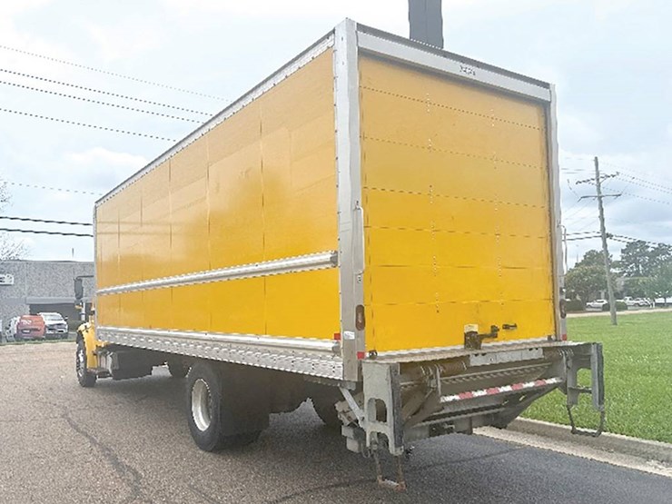 2020-freightliner-m2-106-image-2