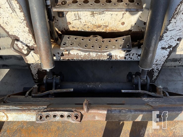 2005-bobcat-t300-image-10