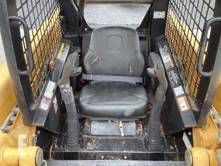 2005-deere-ct322-image-14