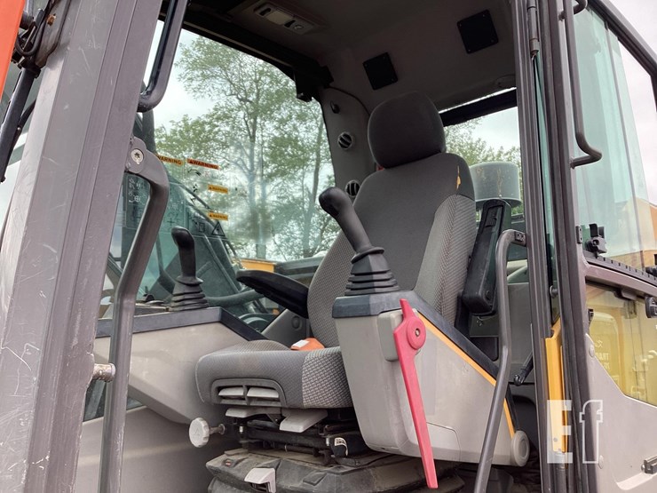 2018-volvo-ec250el-image-14