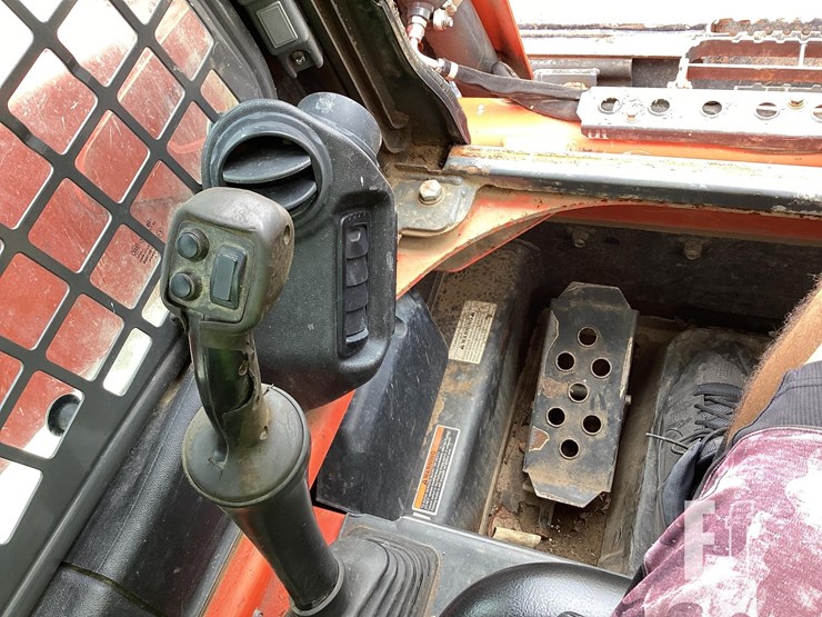 2022-kubota-ssv75-image-13