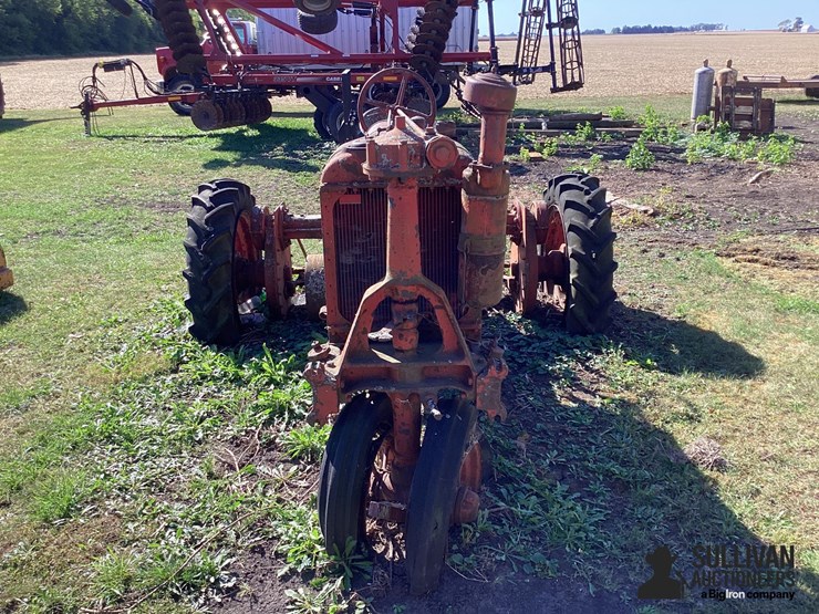 farmall-2wd-tractor-image-2