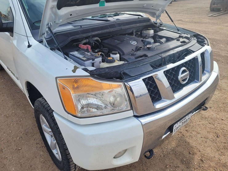 2013-nissan-titan-image-17