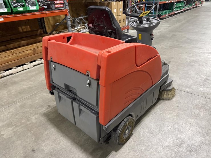 #3874-•-power-boss-apex-47-ride-on-sweeper-image-5