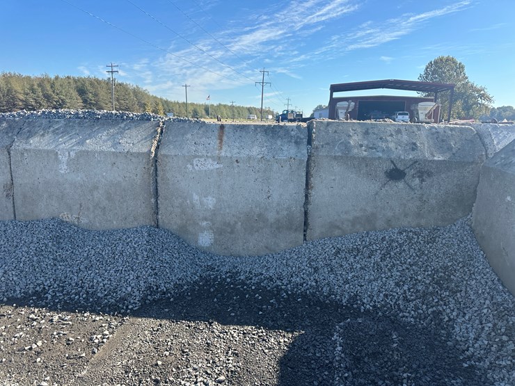 #32725-•-lot-of-(13)-~57"x80"-concrete-culvert-sections-image-32