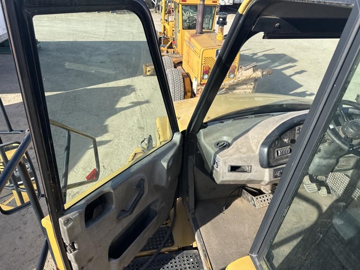 2005-caterpillar-740-image-28