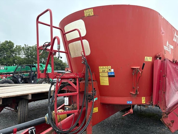 trioliet-salomix-200l-mixer-wagon-image-8