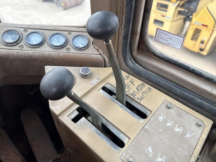 1988-caterpillar-936e-image-55