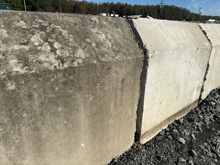 #32727-•-lot-of-(13)-~57"x80"-concrete-culvert-sectionss-image-23