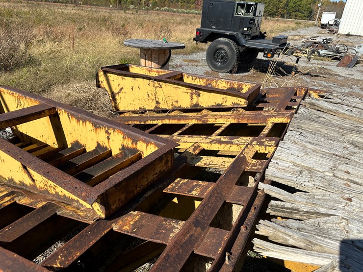 #32818-•-18'-t/a-pintle-hitch-equipment-trailer-image-31