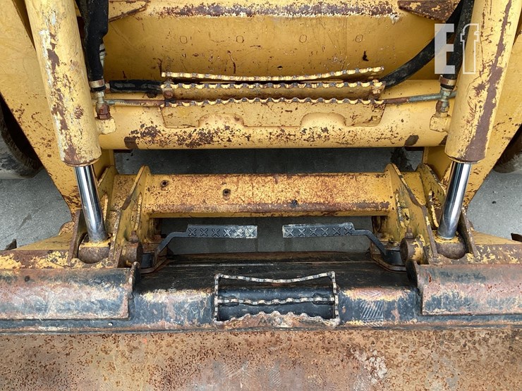 2005-deere-ct322-image-10