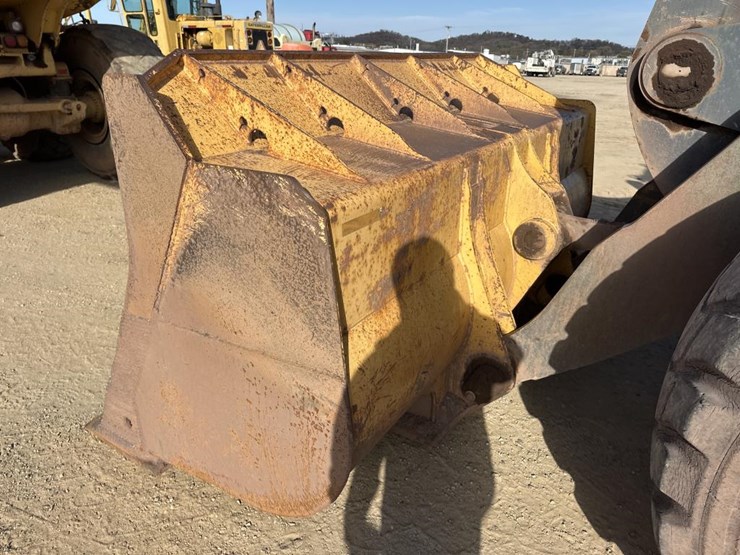 2006-deere-744j-image-10