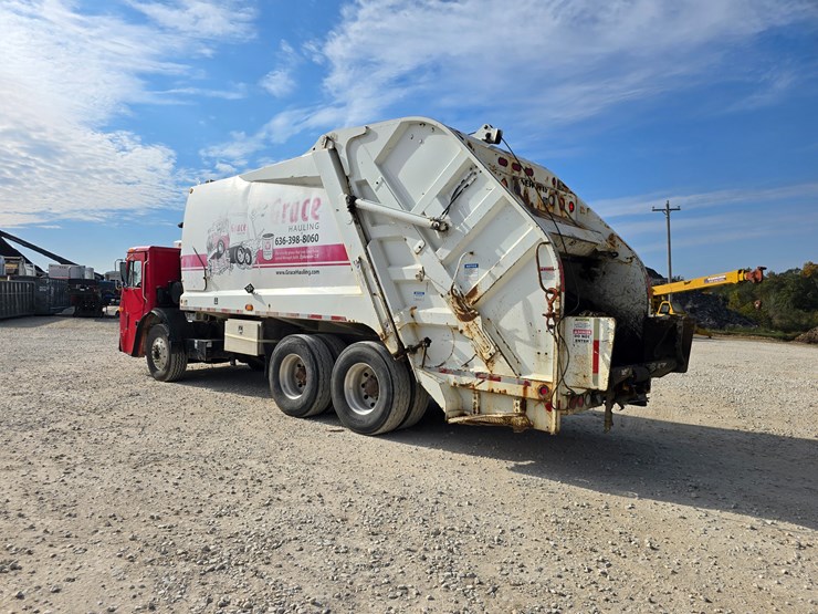 2001-mack-le613-image-15