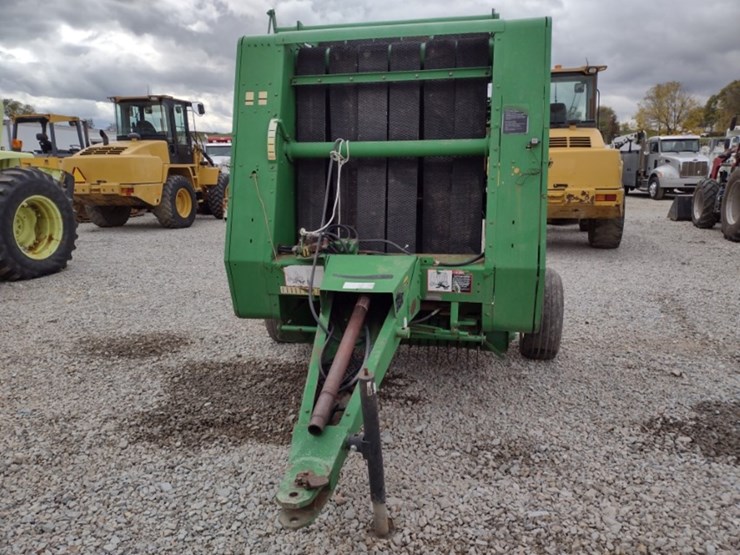 john-deere-335-image-2