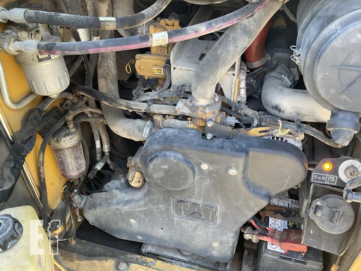 2018-caterpillar-272d2-xhp-image-19