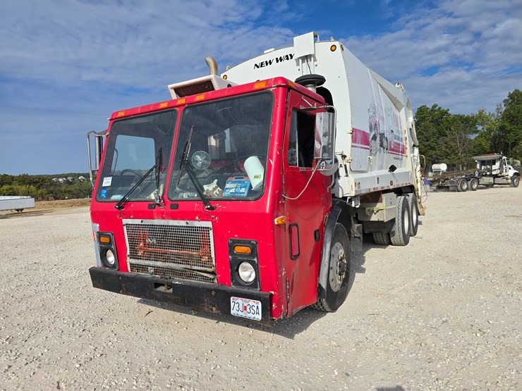 2001-mack-le613-image-3