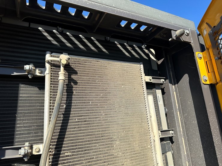 #32825-•-volvo-ec200e-crawler-excavator-image-68