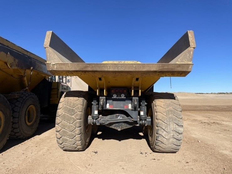 2021-komatsu-hm400-image-3