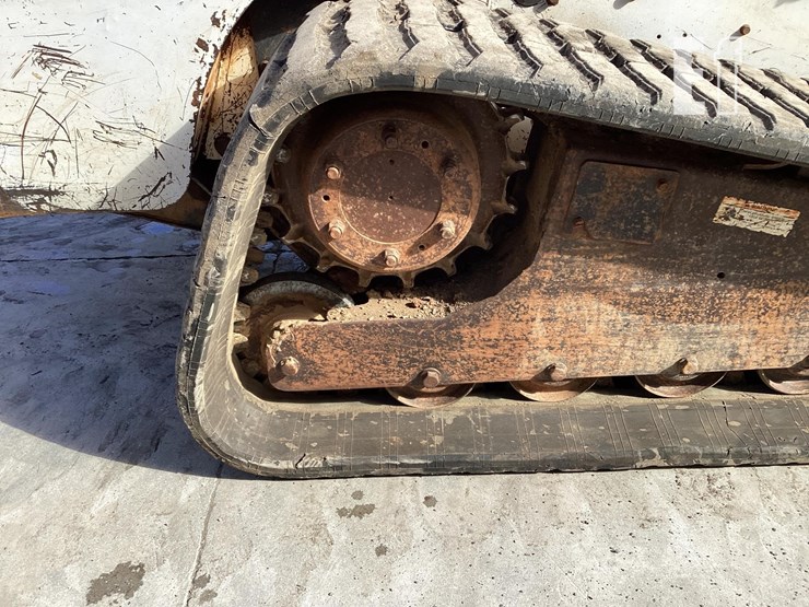 2007-bobcat-t250-image-12