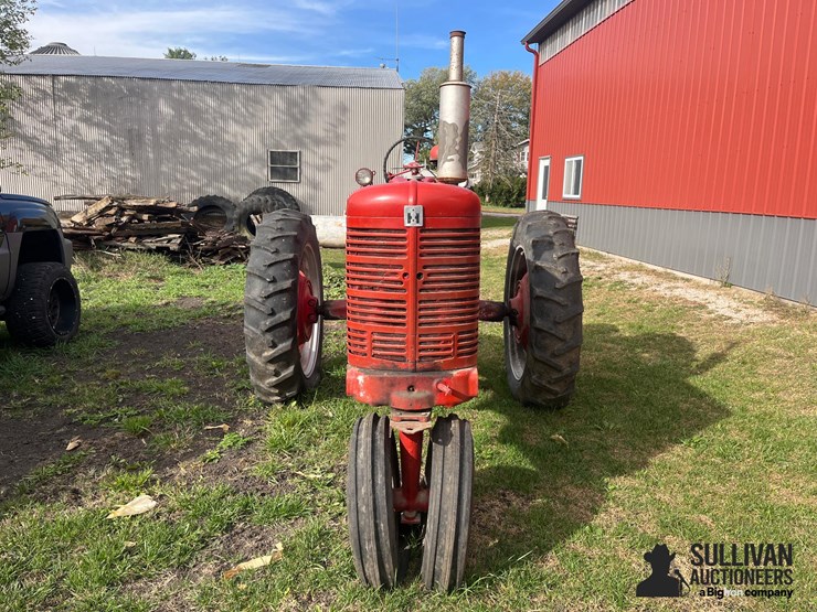 1953-farmall-super-m-2wd-tractor-image-2