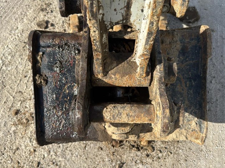 takeuchi-tb145-image-16