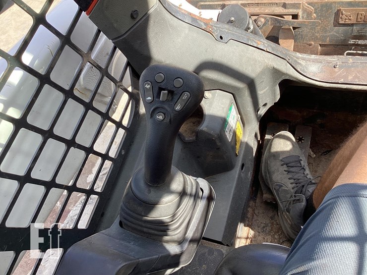 2021-bobcat-t64-image-15