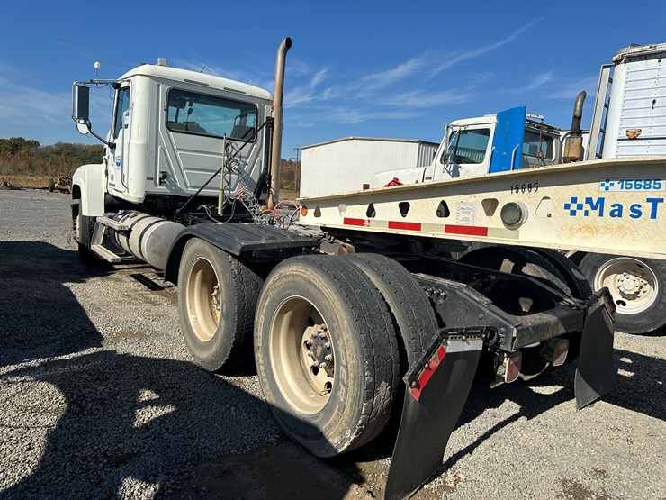 #32746-•-2014-mack-chu-t/a-daycab-truck-tractor-vin:-1m2an07y4em016702-image-4