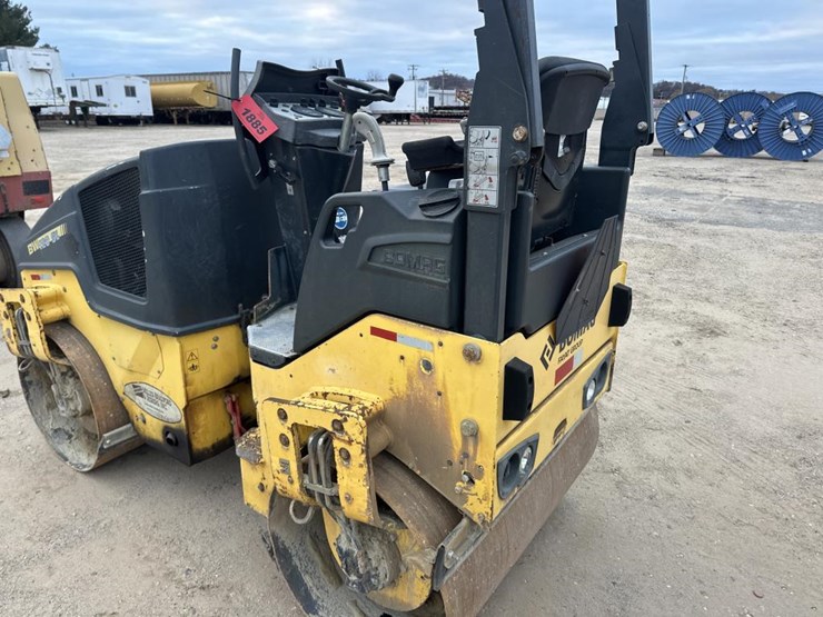 2015-bomag-bw120-image-12