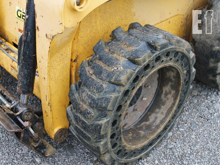 2019-gehl-r165-image-2