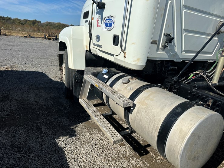 #32746-•-2014-mack-chu-t/a-daycab-truck-tractor-vin:-1m2an07y4em016702-image-31