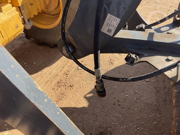 2015-deere-324k-image-7