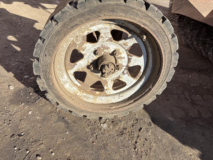 #3808-•-72"-ride-on-power-broom-image-38