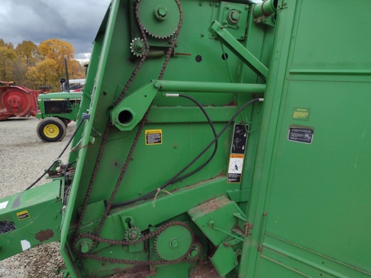 john-deere-335-image-10