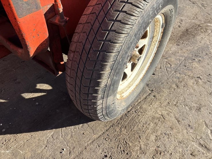 #3808-•-72"-ride-on-power-broom-image-40