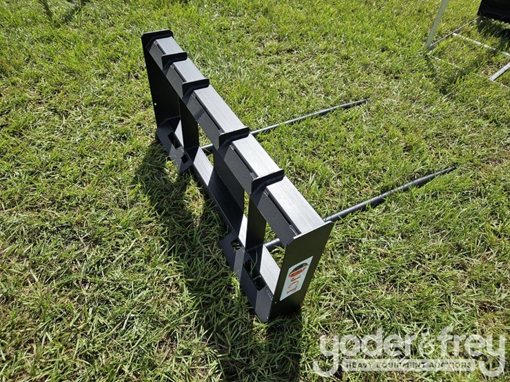 unused-jct-bale-spear-to-suit-skidsteer-image-3