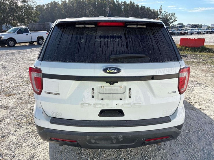 2018-ford-explorer-image-28