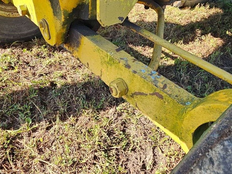 white-2-78-industrial-tractor-image-6