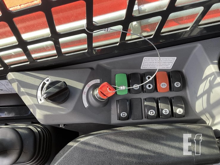 2025-kioti-tl750-image-18