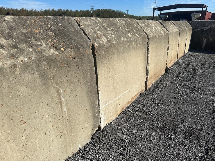 #32728-•-lot-of-(13)-~57"x80"-concrete-culvert-sectionss-image-15