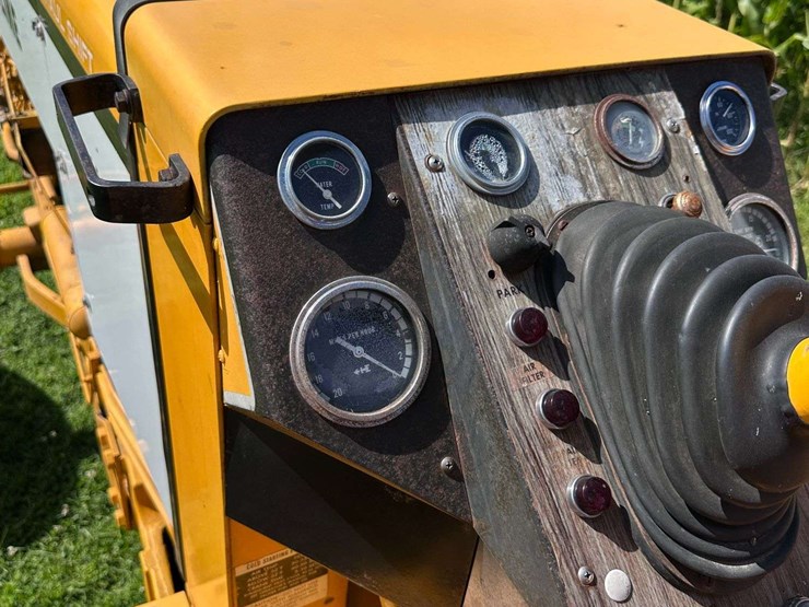 minneapolis-moline-g1355-image-47