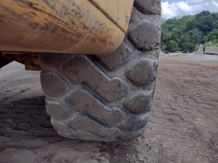 2003-volvo-a40d-image-16