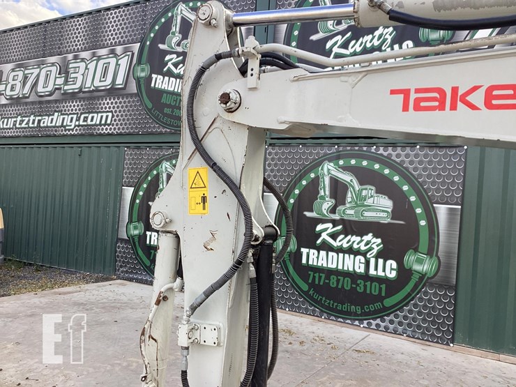 2018-takeuchi-tb240-image-11