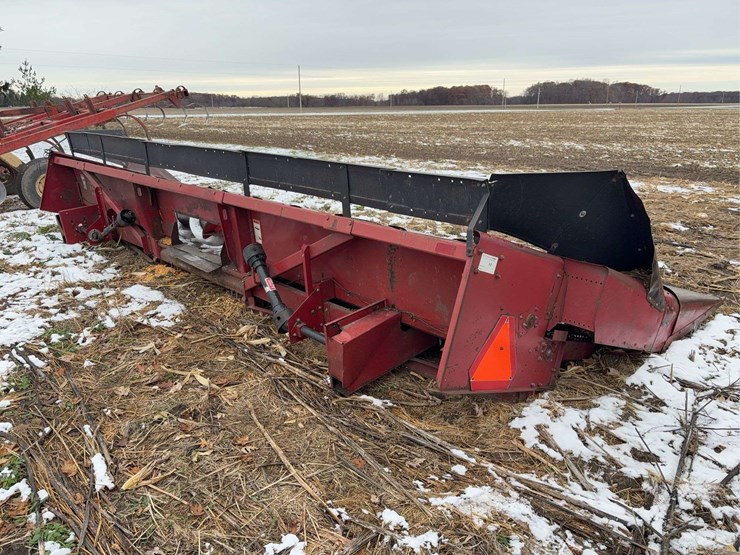 case-1083-8-row-corn-head-image-9