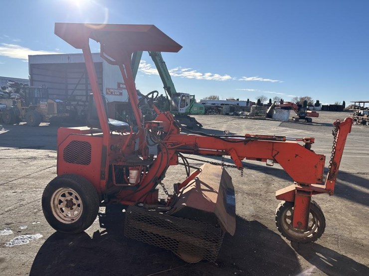 #3808-•-72"-ride-on-power-broom-image-4