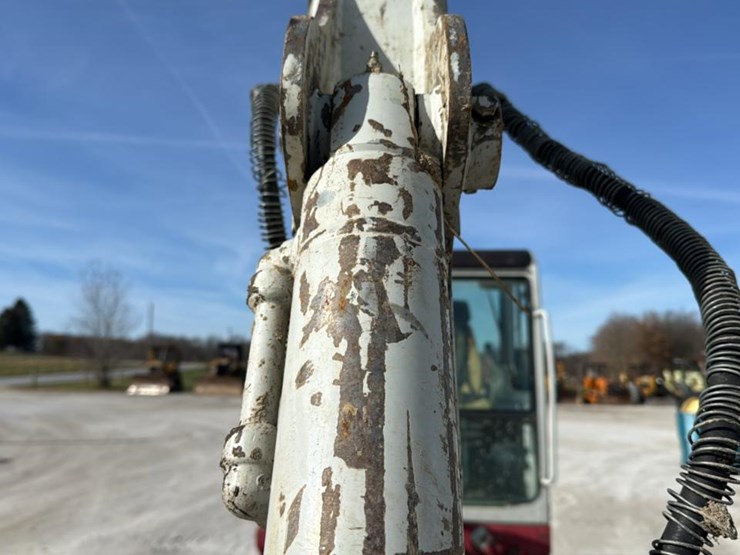 takeuchi-tb145-image-18