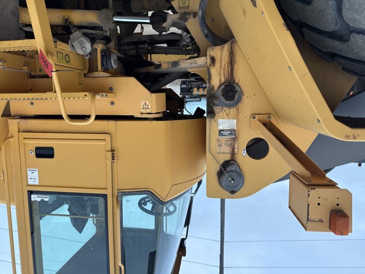 #1911-•-2004-volvo-220e-loader-image-28