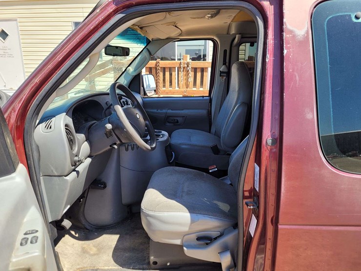 2004-ford-e150-image-6